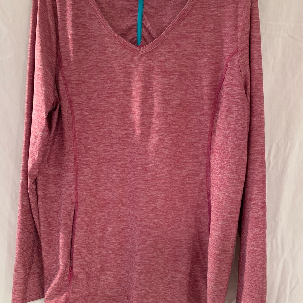 Duluth Trading Co Women's Heathered Pink Long Sleeve V Neck